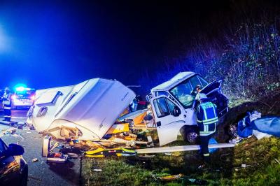 Kirchheim-Teck: Urlaub endet im Totalschaden -  Vier Verletzte bei Kollision mit Wohnmobil darunter zwei Kleinkinder