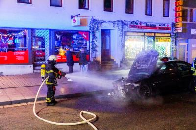 Goeppingen: Pkw brennt in der Fussgaengerzone