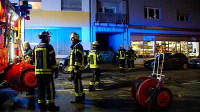 Stuttgart: Bei Schweissarbeiten faengt Ofen an zu brennen.