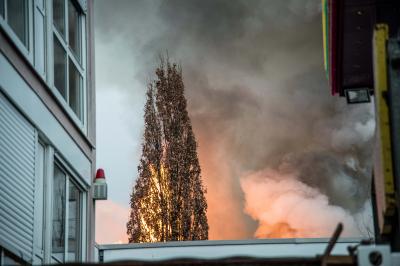 Waiblingen: Wohnhaus in Vollbrand - Flammen schlagen Meterhoch