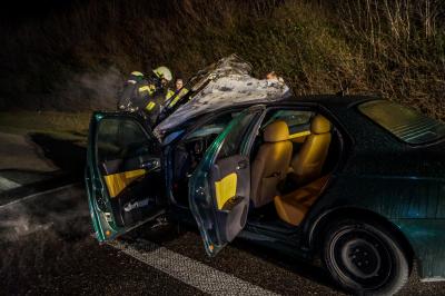 A81/Pleidelsheim: Alfa-Romeo geht waehrend der Fahrt in Flammen auf
