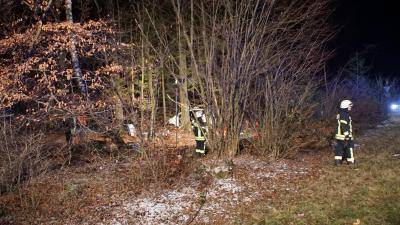 Jettingen: PKW schanzt in Wald-zwei schwer verletzte