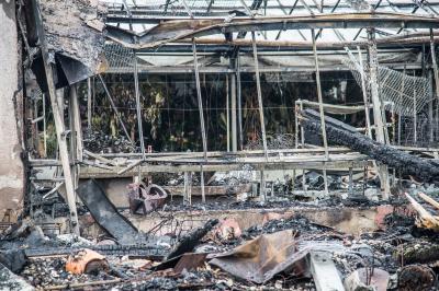 TAGBILDER! Filderstadt: Brand einer Gaertnerei mit angrenzendem Wohnhaus