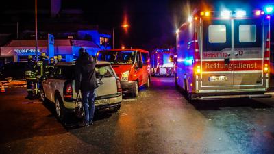 Magstadt: Vorfahrt missachtet - Feuerwehr muss Beifahrer aus dem Auto befreien