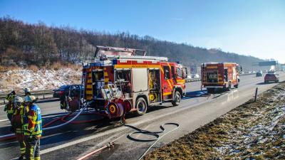 Leonberg: LKW brennt auf Autobahn aus