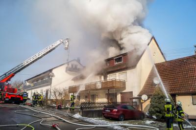 Vaihingen/Enz-Aurich: Wohnhaus komplett ausgebrannt - Schwierige Loescharbeiten auf Grund sofort gefrierendem Loeschwasser