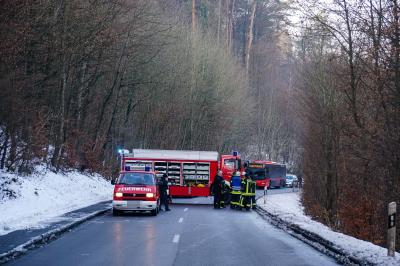 Schorndorf: PKW kommt von Fahrbahn ab auf der L1147
