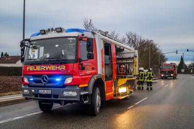 Pleidelsheim: Gasbetriebener PKW brennt im Motorraum