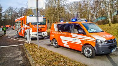 Stuttgart: Pkw brennt in Tiefgarage 