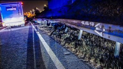 Leinfelden: Pkw kracht in Leitplanke - mehrere Verletzte