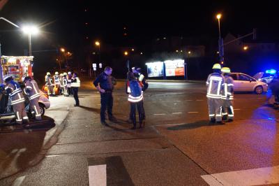 Muehlacker: Schwerer Verkehrsunfall mit 2 PKW fordert ein Grossaufgebot an Einsatzkraefte und 5 Verletzte Personen