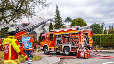 Leonberg: Einfamilienhaus brennt komplett aus