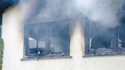 Leonberg: Einfamilienhaus brennt komplett aus
