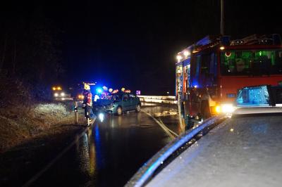 Niefern: Schwerer Verkehrsunfall bei Regennasser Fahrbahn - 1 Person Verletzt