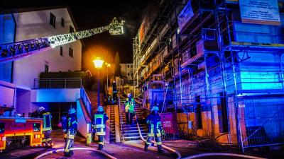 Aidlingen: Neubau faengt Feuer in Aidlingen