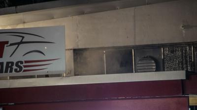 Sindelfingen: Gebaeude eines Autohandel brennt