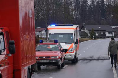 Ebersbach Fils: Frontalzusammenstoss / Zwei Autos krachten am Dienstag bei Rosswaelden zusammen, ein Drittes konnte ausweichen