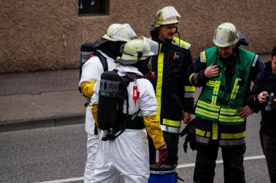 kirchheim Teck: Stinkender Geruch fuehrt zu Grosseinsatz  - Buttersaeure durch Fenster geschmissen