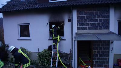 Aidlingen: Kuechenbrand zerstoert Wohnung in Mehrfamilienhaus