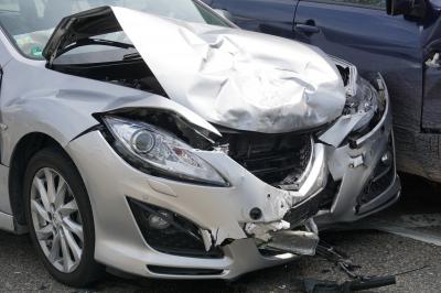 Pforzheim: schwerer Verkehrsunfall fordert 4 Verletzte Personen und einen Verletzten Hund