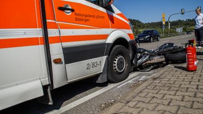 Leonberg: Motorrad kollidiert mit Rettungswagen auf Einsatzfahrt