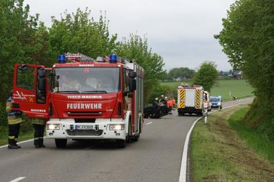 Ispringen: schwerer Verkehrsunfall, Pkw Ueberschlaegt sich mehrfach - 1 Person schwer Verletzt