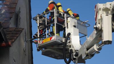 Gaertringen :Brand eines Dachstuhl fordert die Feuerwehr 