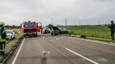 Moeglingen: Beim ueberholen in Gegenverkehr gekracht-zwei Verletzte 