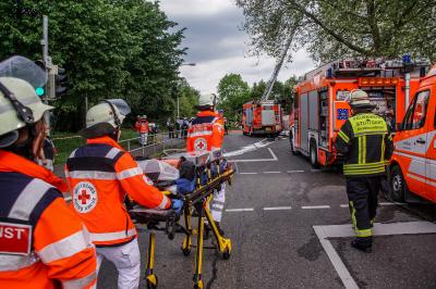 Stuttgart Bad Cannstatt: Hochhausbrand sorgt fuer Feuerwehrgrosseinsatz