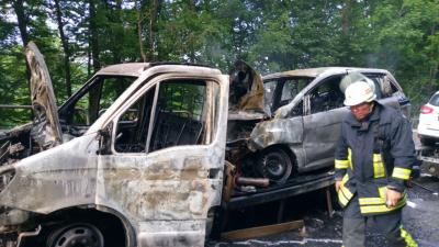 Muehlhausen: Autotransporter brennt voellig aus