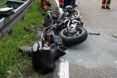 Dobel: Toedlichem Verkehrsunfall zwischen Pkw vs. Motorrad