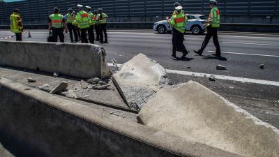 Rutesheim: LKW kracht auf Fahrbahnteiler