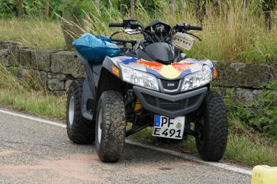 Muehlacker: Umgestuerztes Quad forderte zwei schwer Verletzte