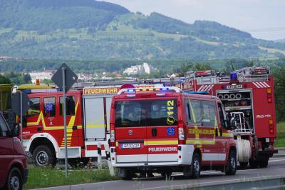Aichelberg: Rauchender LKW loest Einsatz fuer die Feuerwehr aus