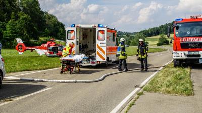 Deufringen/Gaertringen: PKW kommt von der Strasse ab und ueberschlaegt sich mehrmals - Beifahrer schwer verletzt