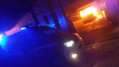 Pforzheim: Letzte Nacht stand ein Carport im Innenhof in Vollbrand