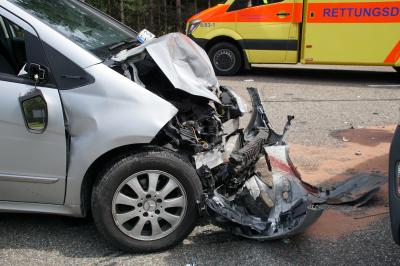 Remchingen: Schwerer Verkehrsunfall mit 2 PKW - 2 schwer Verletzte Personen