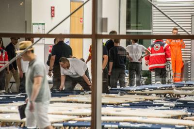 Flughafen Stuttgart: Flugreisende nach Kampfjeteinsatz und Zwischenlandung von DRK betreut