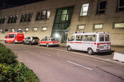 Flughafen Stuttgart: Flugreisende nach Kampfjeteinsatz und Zwischenlandung von DRK betreut