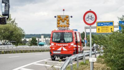 Nufringen: Bremsmanoever loesst fatale Kettenreaktion aus - PKW fliegt von der Strasse