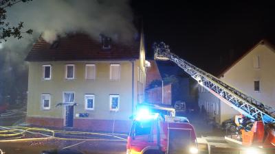 Maichingen: Dachstuhlbrand zerstoert Gebaede vollstaendig 
