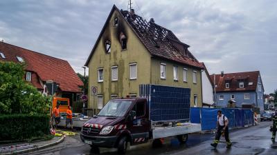 Maichingen: Dachstuhlbrand zerstoert Gebaede vollstaendig 