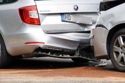 Niefern: Verkehrsunfall auf der A8 kurz vor Rasthof Pforzheim mit 4 beteiligten Fahrzeuge - mehrere Personen mittelschwer Verletzt