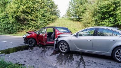 Sindelfingen: Senior faehrt auf der falschen Spur und kracht in anderen PKW 