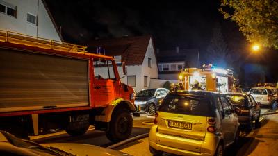 Stuttgart-Vaihingen: Brand eines Gartenhauses im Wohngebiet loesst Feuerwehr Einsatz aus