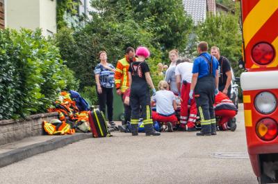 Mundelsheim: Mann stuerzt zwei Meter in einen Fensterschacht - Feuerwehr rettet den Mann schwerverletzt