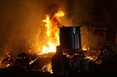 Bad Ueberkingen: Vollbrand einer Scheune - 2000 Liter Diesel gehen in Flammen auf