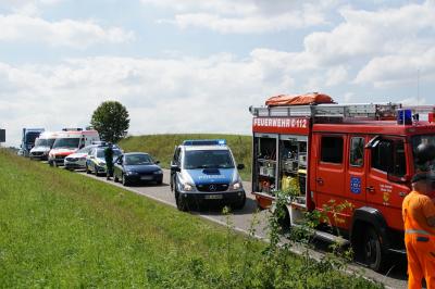 Duerrn: zu einem schweren Verkehrsunfall kam es auf der B294 in der Karlshaeuser Senke - 3 Personen mittelschwer Verletzt