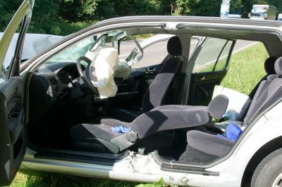 Neubulach: ein Frontalcrash auf der L348 bei Neubulach - 2 Personen schwer Verletzt