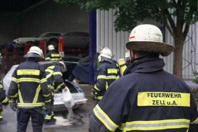 Zell unter Aichelberg: Oldtimer in Flammen - Technischer Defekt loest Brand aus
